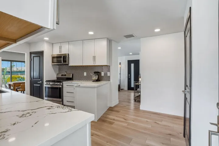 73561BroadmoorDr-7