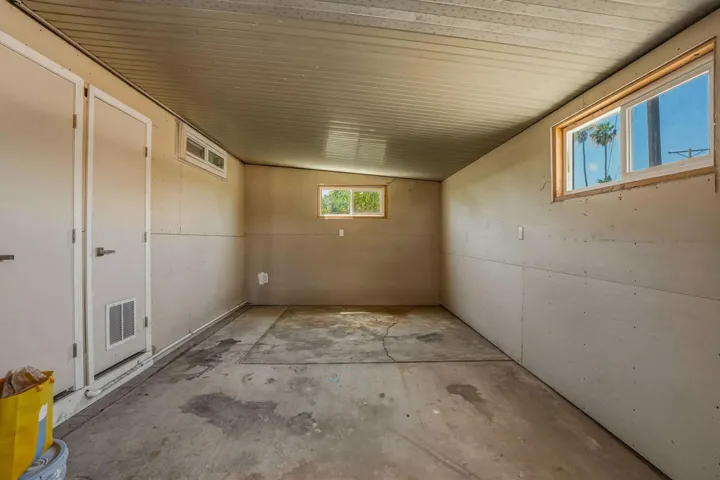73561BroadmoorDr-6