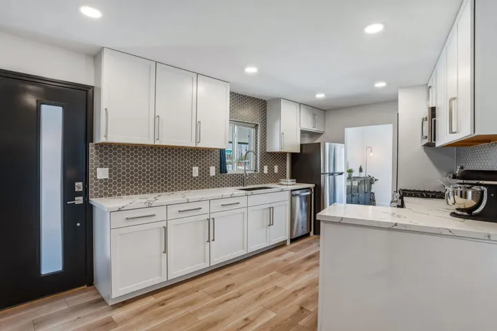 73561BroadmoorDr-8