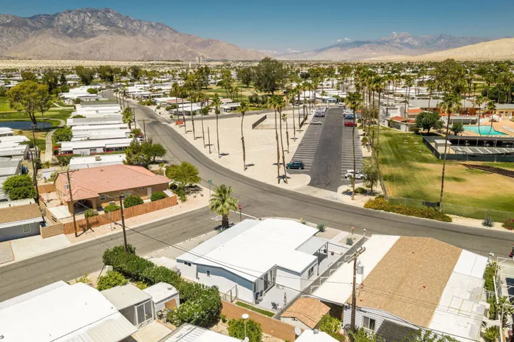 73561BroadmoorDr-47