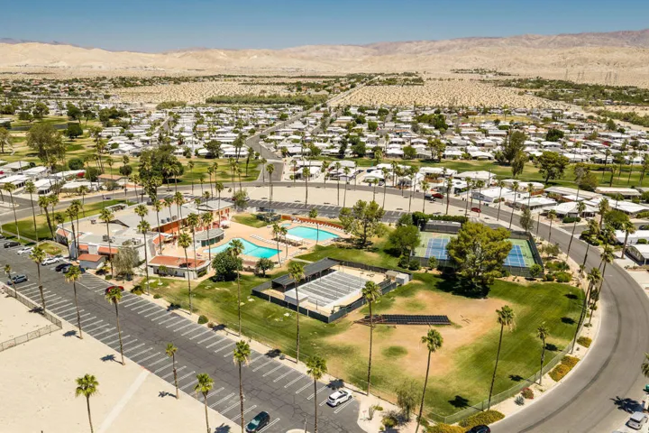 73561BroadmoorDr-49