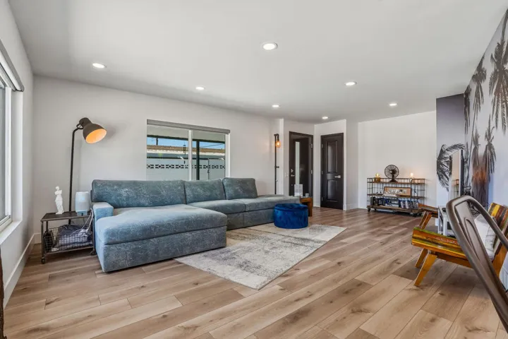 73561BroadmoorDr-14