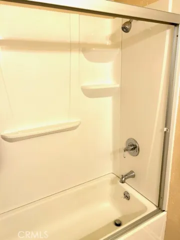 Tub with Full Bath