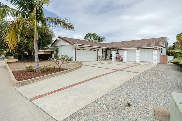 25532 Charlemagne, Laguna Hills, California 92653