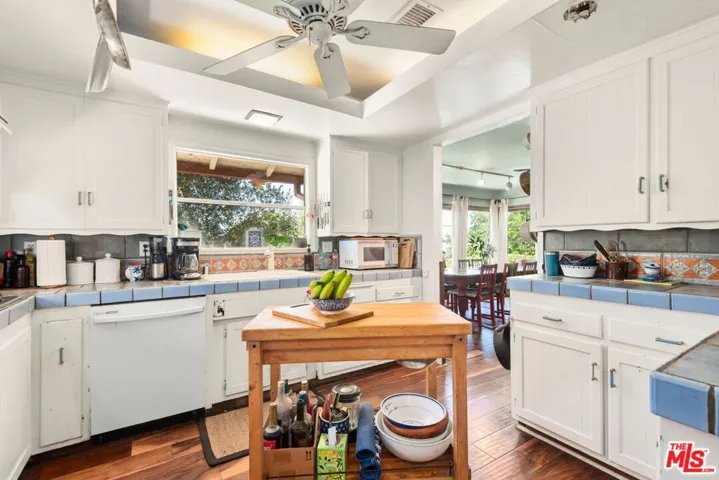 15739 Mulholland Place, Los Angeles, California 90049