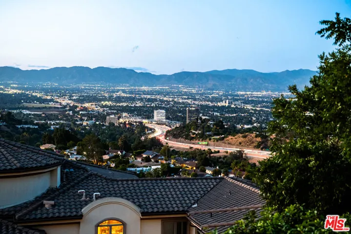 15739 Mulholland Place, Los Angeles, California 90049