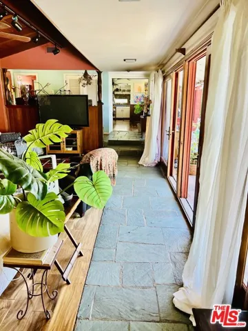 15739 Mulholland Place, Los Angeles, California 90049