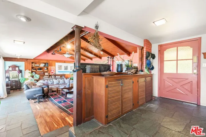 15739 Mulholland Place, Los Angeles, California 90049