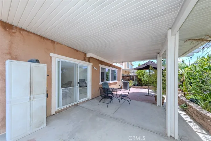 Covered patio area (newer cover)