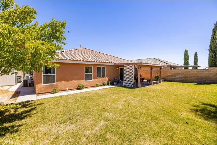 3124 E Newgrove, Lancaster, California 93535
