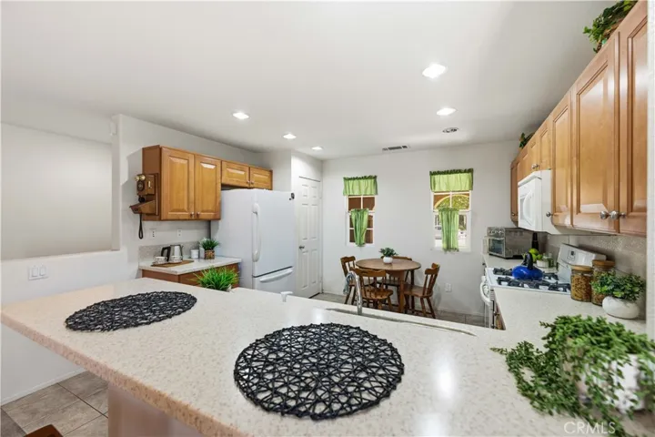 3124 E Newgrove, Lancaster, California 93535