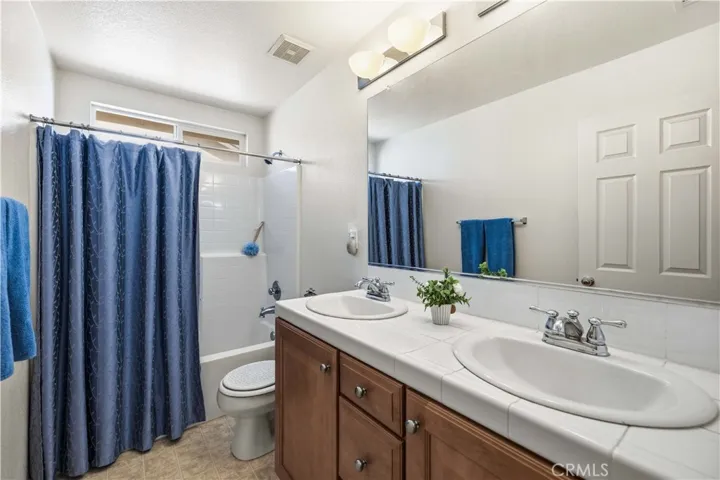 3124 E Newgrove, Lancaster, California 93535