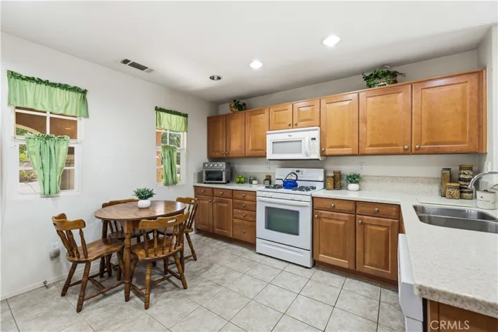 3124 E Newgrove, Lancaster, California 93535