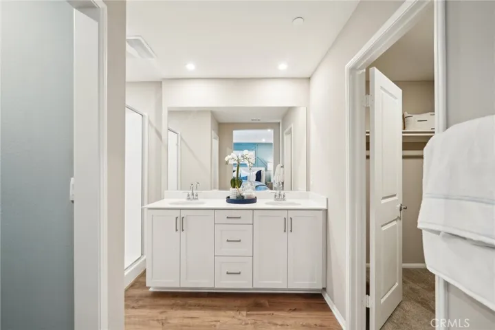 MODEL HOME