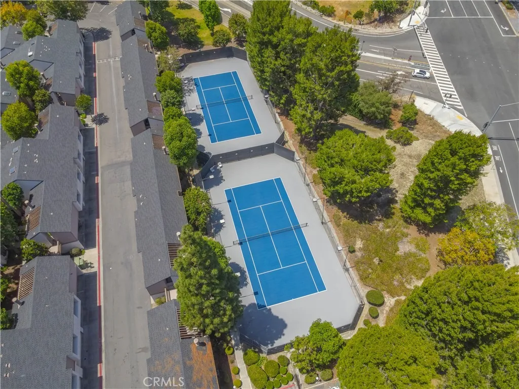 2 Tennis courts
