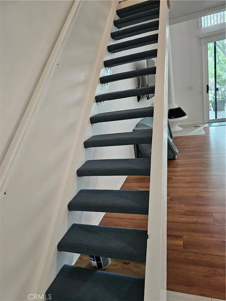 Open staircase up to loft area