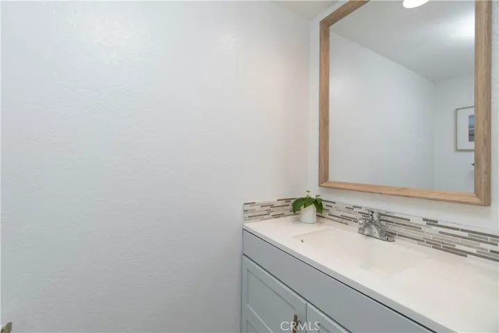 1/2 bath downstairs