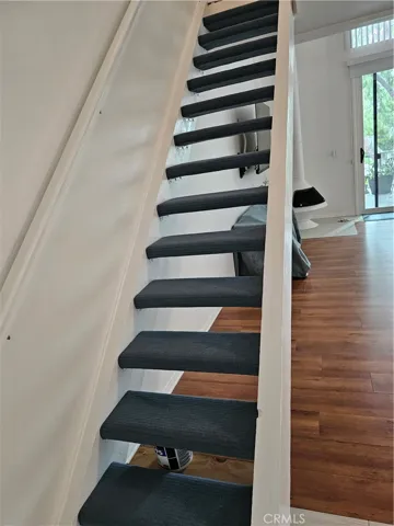 Open staircase up to loft area