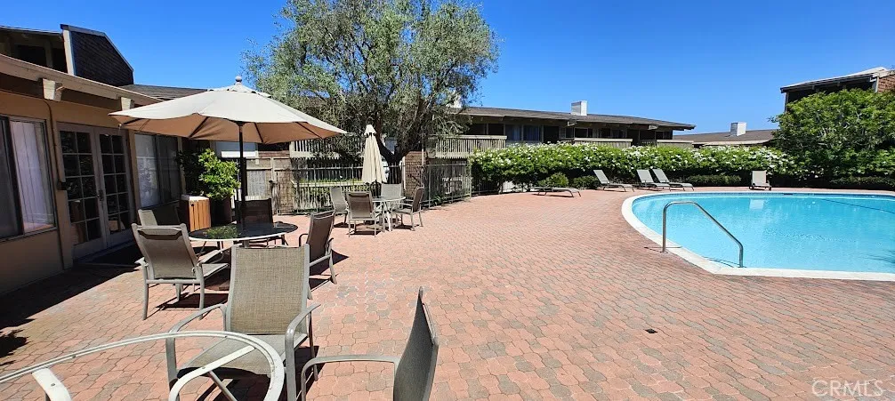 Pool, Gated