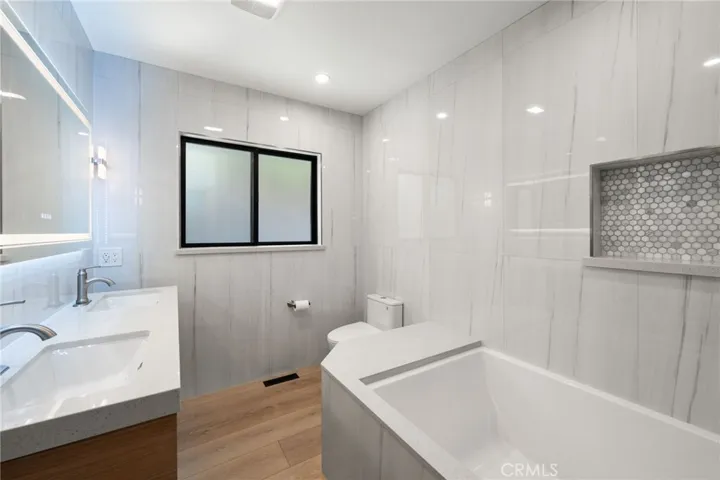 2nd Bathroom