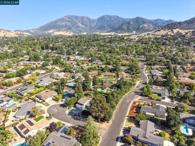 32 Atchinson Stage Court, Clayton, California 94517