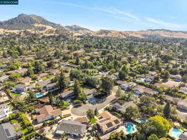 32 Atchinson Stage Court, Clayton, California 94517