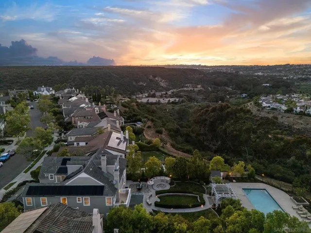 Not only massive and private, but amazing views !