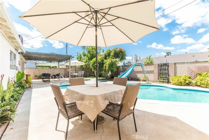 7161 El Rey, Buena Park, California 90620