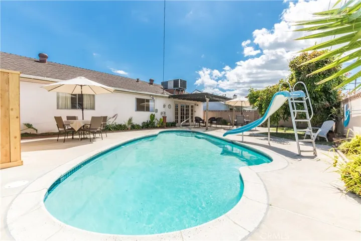 7161 El Rey, Buena Park, California 90620