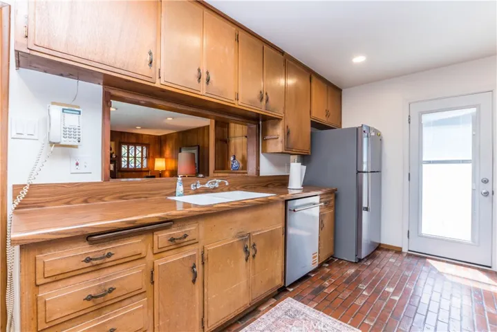 7161 El Rey, Buena Park, California 90620