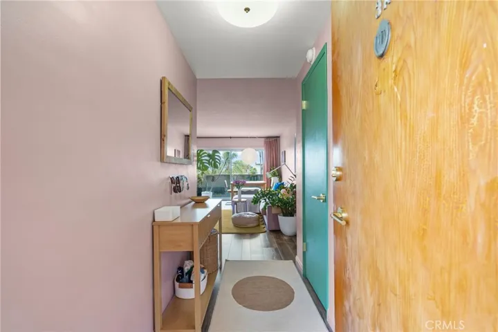 Foyer w/ hallway closet