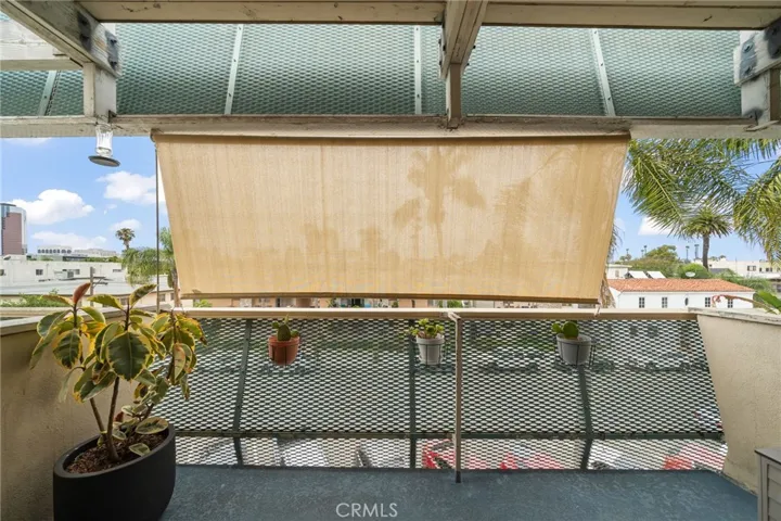 Balcony w/ shade sail