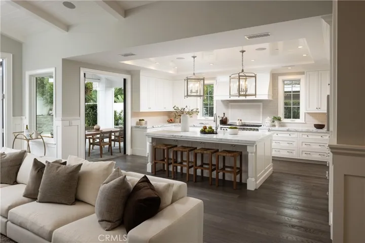712 K Thanga, Corona Del Mar, California 92625