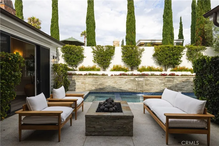 712 K Thanga, Corona Del Mar, California 92625