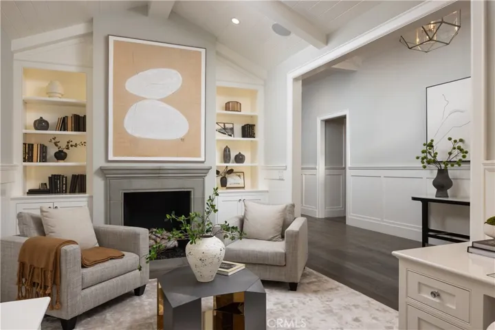 712 K Thanga, Corona Del Mar, California 92625