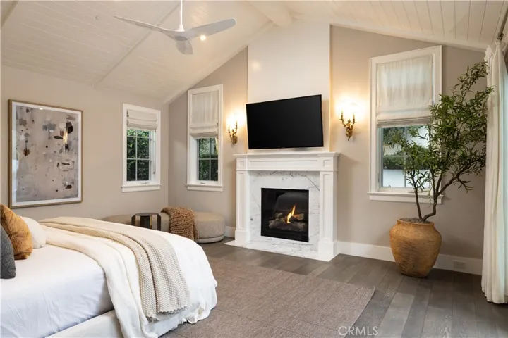712 K Thanga, Corona Del Mar, California 92625