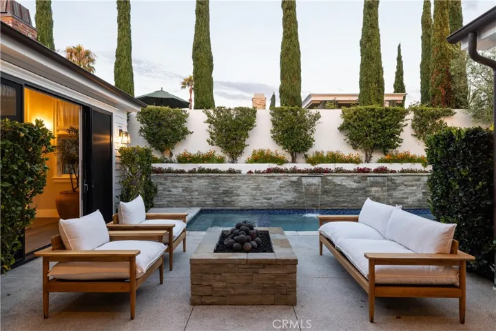 712 K Thanga, Corona Del Mar, California 92625