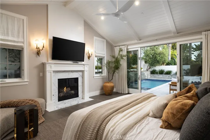 712 K Thanga, Corona Del Mar, California 92625