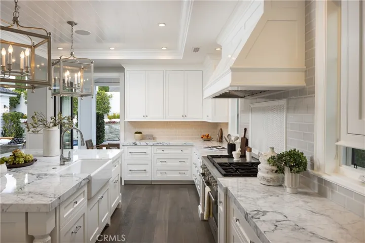 712 K Thanga, Corona Del Mar, California 92625