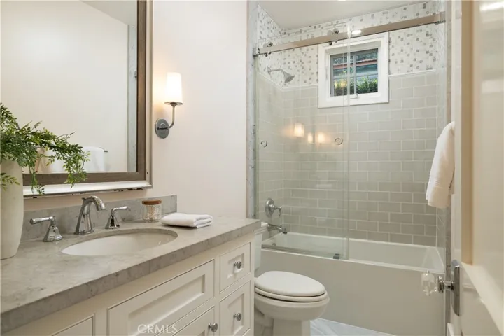 712 K Thanga, Corona Del Mar, California 92625