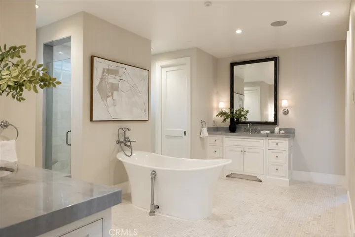 712 K Thanga, Corona Del Mar, California 92625