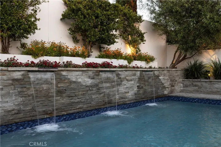712 K Thanga, Corona Del Mar, California 92625