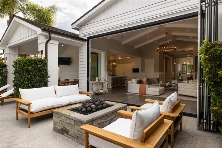 712 K Thanga, Corona Del Mar, California 92625