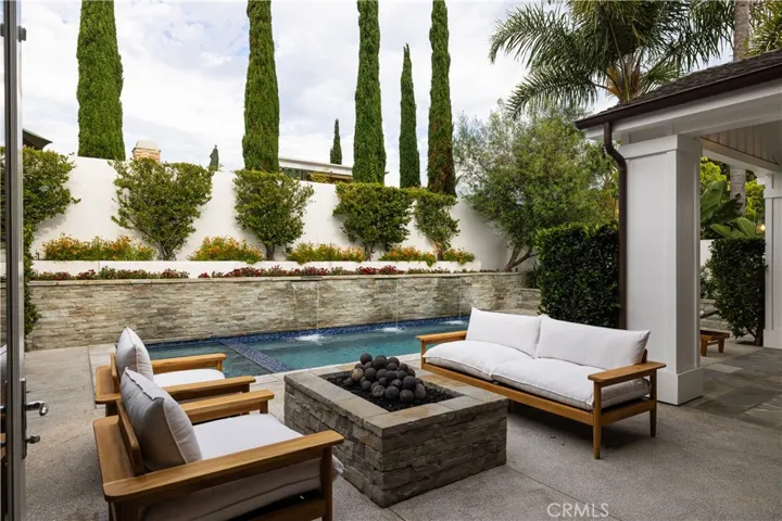 712 K Thanga, Corona Del Mar, California 92625