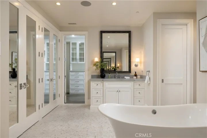 712 K Thanga, Corona Del Mar, California 92625