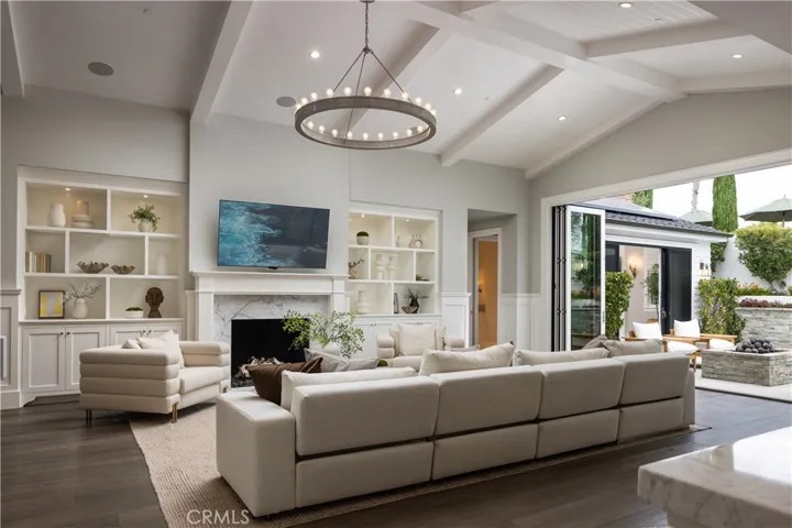 712 K Thanga, Corona Del Mar, California 92625