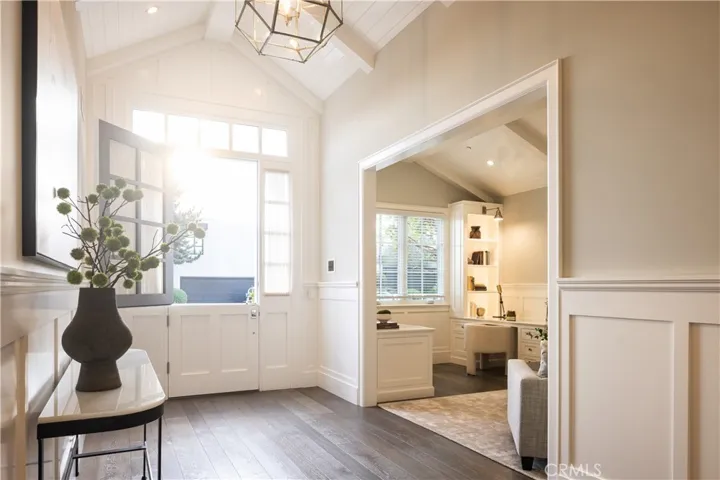 712 K Thanga, Corona Del Mar, California 92625