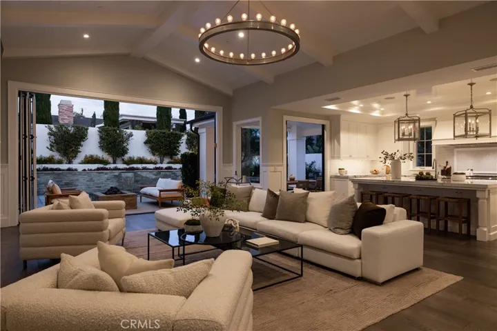 712 K Thanga, Corona Del Mar, California 92625