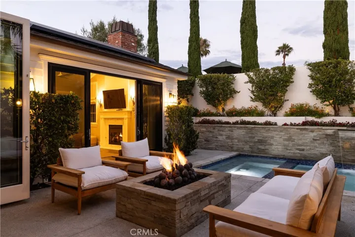 712 K Thanga, Corona Del Mar, California 92625