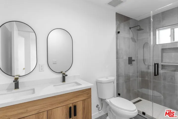10821 Hartsook Street, North Hollywood, California 91601